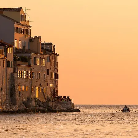 Apartment Main Street Carera Rovinj Exterior photo