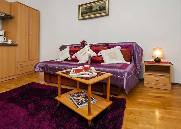 Apartment Main Street Carera