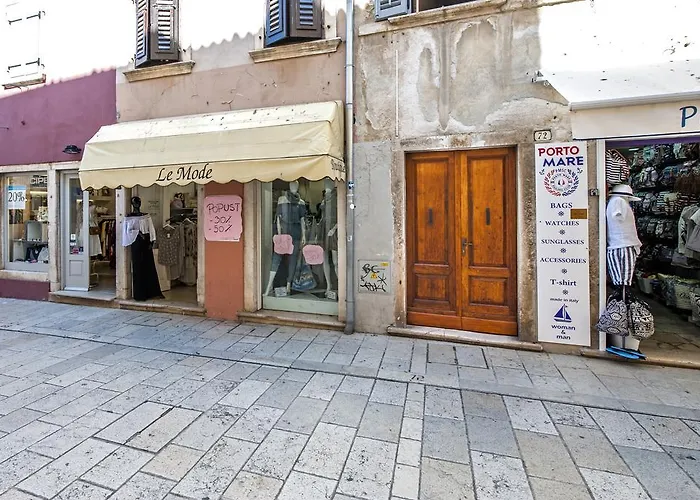 Apartment Main Street Carera